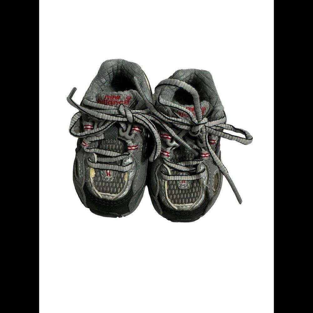 New Balance Gray / Black/ Red Sneakers Infant Size 2 VGUC ifs5